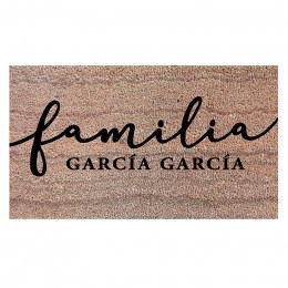Felpudo con la palabra familia y los apellidos