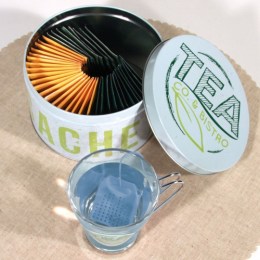 Taza, Infusor y Caja Metal